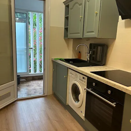 Апартаменты 3-room Apartment, Sleeps 6, Sea View Ницца