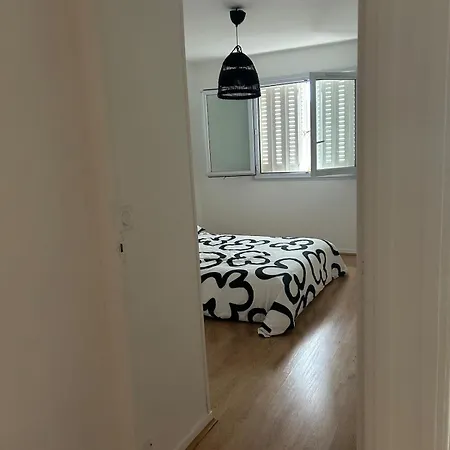 Daire 3-room Apartment, Sleeps 6, Sea View Nice